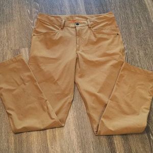 Lululemon men’s ABC pants khaki